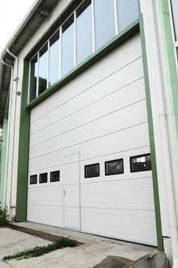  Sanayi deposu metal beyaz kapı