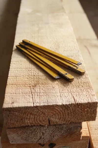 Messlatte Und Holz Schließen Flache Schärfentiefe — Stockfoto