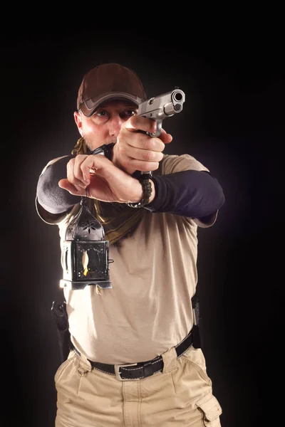 Uomo Con Pistola Lanterna — Foto Stock