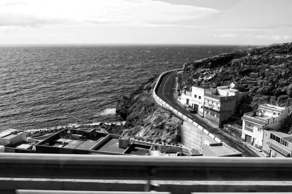 西班牙特内里菲岛上美丽的风景 还有高速公路和大海 — 图库照片