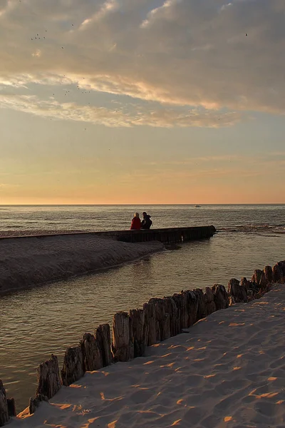 Bellissimo Paesaggio Con Tramonto Sul Mar Baltico Con Frangiflutti Paio — Foto Stock