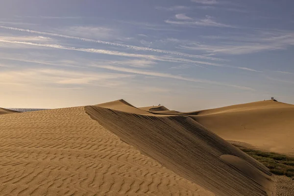 スペインのグラン カナリア島のマスパロマス砂丘からの暖かい晴れた日の美しい夏の砂漠の風景 — ストック写真