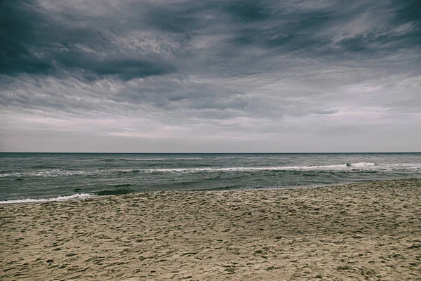 Vackert Lugnt Landskap Stranden Vid Polska Östersjön Molnig Februaridag — Stockfoto