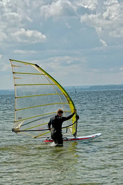 Hermoso Paisaje Azul Verano Del Mar Báltico Polonia Con Windsurfer —  Fotos de Stock