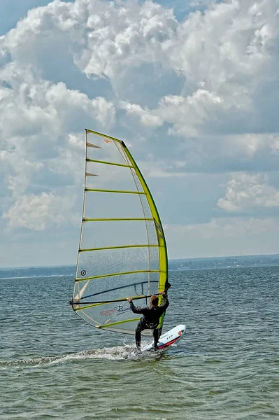 Bela Paisagem Azul Verão Mar Báltico Polônia Com Windsurfista — Fotografia de Stock