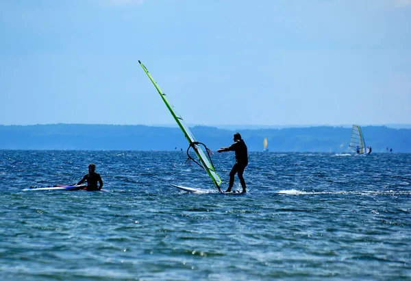 Surfistas Nadando Tablas Bahía Puck Polonia Cálido Día Vacaciones Verano —  Fotos de Stock