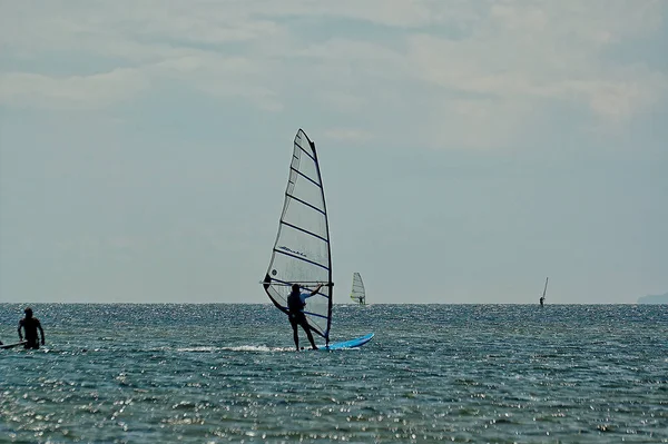 Hermoso Paisaje Azul Verano Del Mar Báltico Polonia Con Windsurfer —  Fotos de Stock