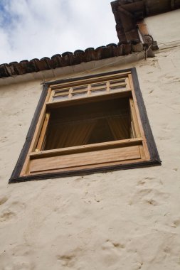 Icod de los Vinos şehrinin güzel tarihi sokakları İspanya 'nın kanarya adası Tenerife' de ılık bir yaz günü bulutlu bir günde