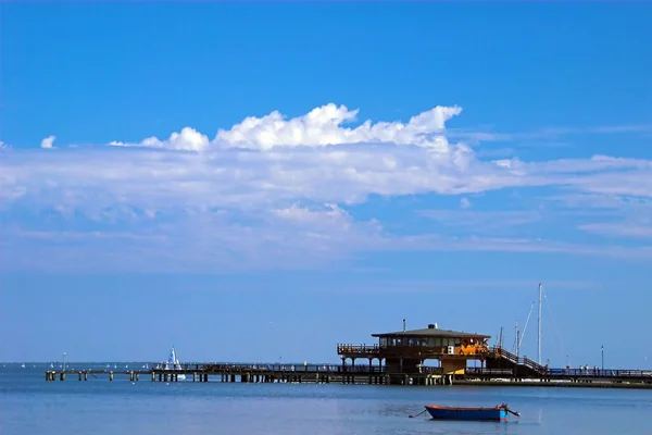 Puck Polonya Daki Iskelede Güzel Bir Manzara Mavi Gökyüzü Ile — Stok fotoğraf