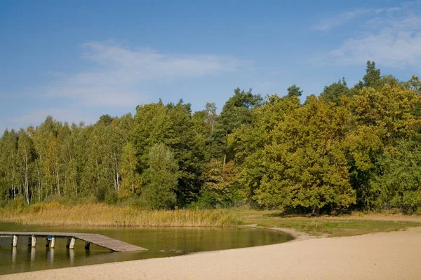 Bela Paisagem Outono Com Árvores Lago Céu Azul Polônia Europa — Fotografia de Stock