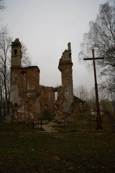 Руины Старой Кирпичной Церкви Польше Подляшье Серый Ноябрьский День — стоковое фото