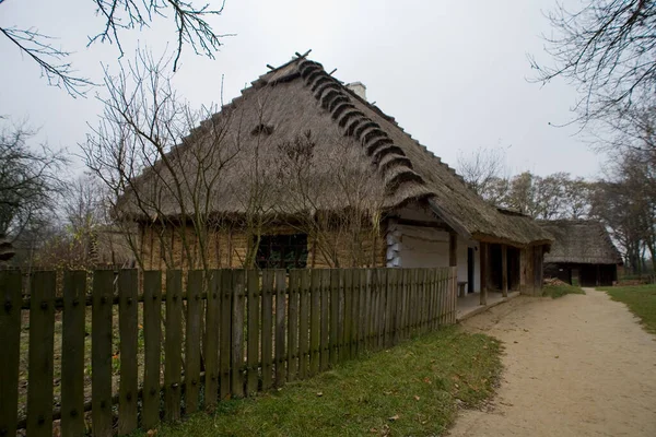 Schönes Altes Ländliches Historisches Holzhaus Einem Herbsttag Polen — Stockfoto