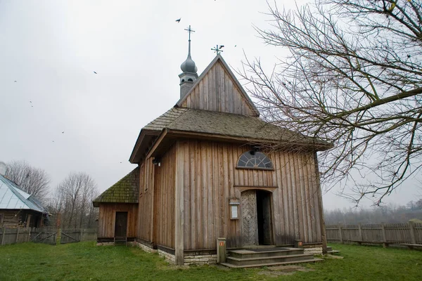 Schöne Historische Holzkirche Einem Grauen Novembertag Herbst Polen — Stockfoto