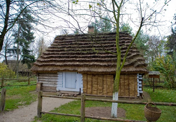 Mooi Oud Landelijk Historisch Houten Huis Een Herfstdag Polen — Stockfoto