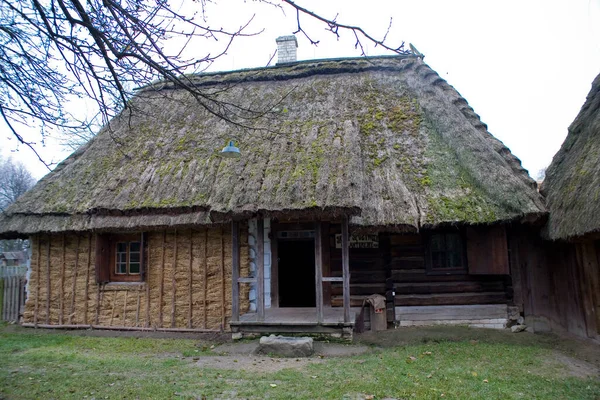 Mooi Oud Landelijk Historisch Houten Huis Een Herfstdag Polen — Stockfoto