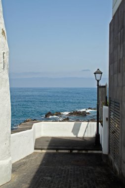 İspanya 'nın kanarya adasında kumsal ve okyanusla güzel bir yaz manzarası.