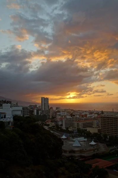 Wunderschöner Malerischer Sonnenuntergang Auf Der Spanischen Insel Teneriffa Der Stadt — Stockfoto