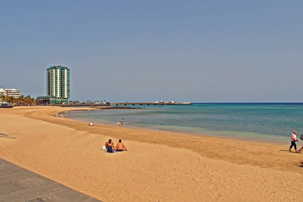 Una Hermosa Playa Arena Tranquila Una Ciudad Española Océano Azul — Foto de Stock