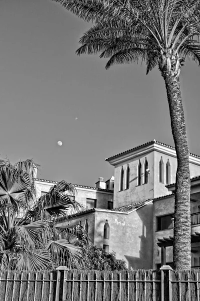 西班牙加那利岛上美丽的城市科拉廖在一个温暖的假日里 — 图库照片