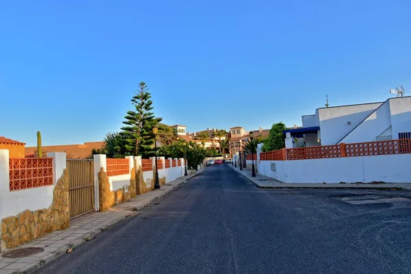 Bela Estrada Asfalto Largo Ilha Canária Espanhola Fuerteventura Com Palmeiras — Fotografia de Stock