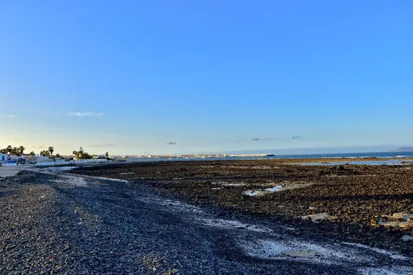 Schöne Aussicht Auf Den Strand Und Das Blaue Meer Auf — Stockfoto