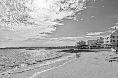 İspanya 'daki Fuerteventura Kanarya Adası' ndaki güzel sahil ve mavi okyanus manzarası.