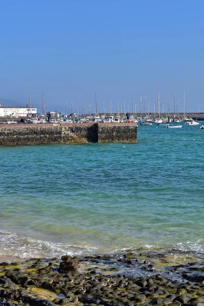 Schöne Aussicht Auf Den Strand Und Das Blaue Meer Auf — Stockfoto