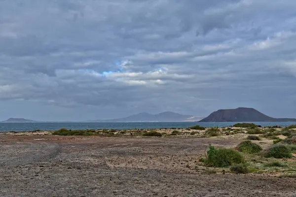 Schöne Landschaft Von Der Spanischen Kanareninsel Fuerteventura Mit Dünen Und — Stockfoto