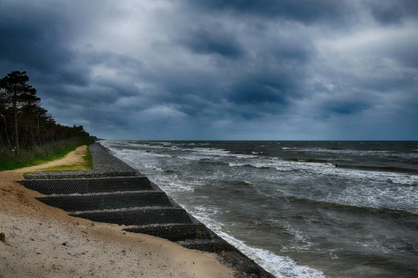 寒冷多风的春天 美丽的波罗的海海岸风景 — 图库照片