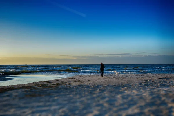 Bellissimo Tramonto Arancione Sulla Spiaggia Del Mar Baltico Polonia — Foto Stock