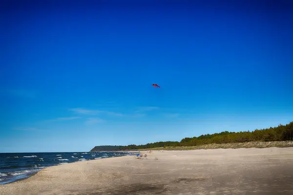 Прекрасный Теплый Безоблачный День Пляже Балтийский Морской Пейзаж Польше — стоковое фото