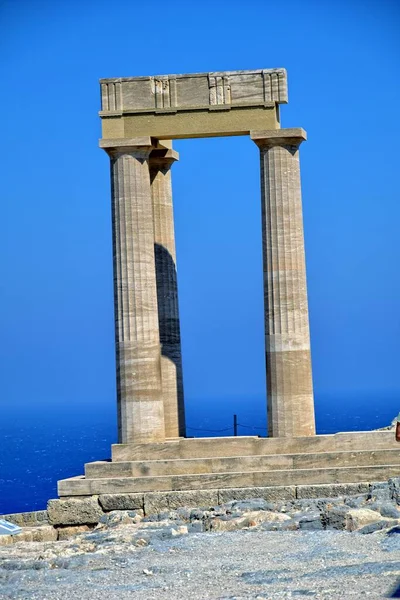 希腊罗得岛上一个炎热的夏天 美丽的古老石头废墟在林多斯岛 — 图库照片