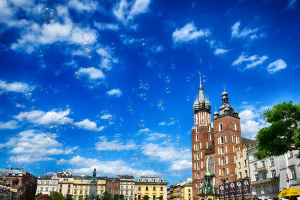 Piękny Zabytkowy Kościół Mariacki Krakowie Polska Ciepły Letni Dzień — Zdjęcie stockowe