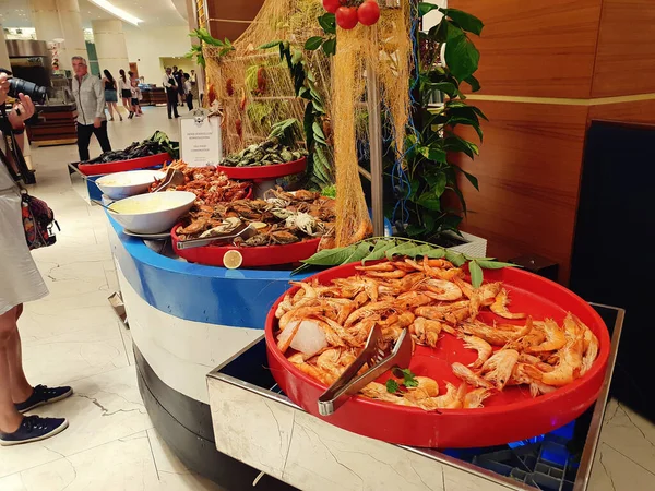 Hermosos Sabrosos Mariscos Frescos Expuestos Una Tienda Restaurante Listo Para — Foto de Stock