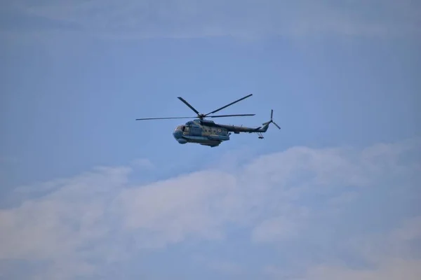 Large Flying Combat Helicopters Blue Sky Clouds Sunny Day — Stock Photo, Image