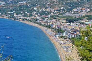 Türkiye 'nin Alanya kentindeki tepenin güzel yaz manzarası güneşli bir günde