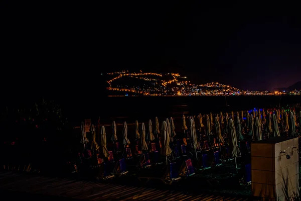 土耳其城市阿拉亚美丽的夜景 山上点着灯 — 图库照片