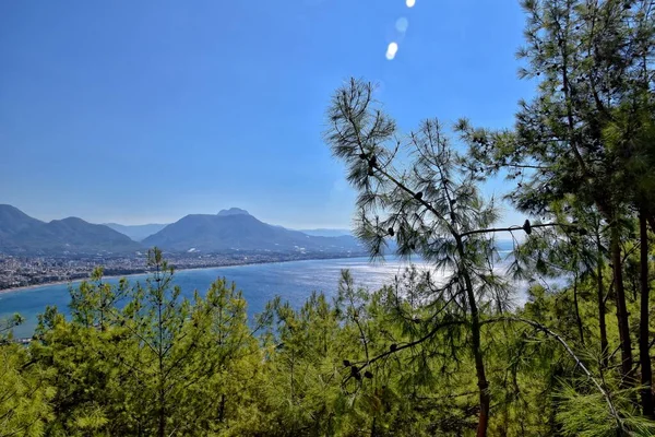 Türkiye Nin Alanya Kentindeki Tepenin Güzel Yaz Manzarası Güneşli Bir — Stok fotoğraf