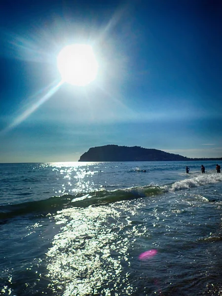 Uma Bela Foto Uma Praia Turquia Alanya Belo Dia Verão — Fotografia de Stock