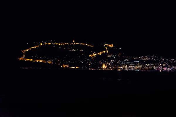 Schöne Nächtliche Ansicht Der Türkischen Stadt Alanya Mit Lichtern Auf — Stockfoto