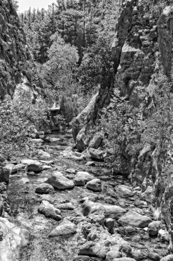 Türk dağlarında ilginç bir şelale ve sapadere kanyonu olan güzel doğal bir manzara.
