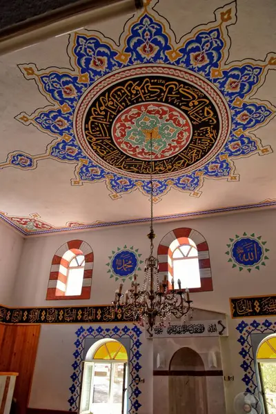 Indah Sederhana Interior Sederhana Dari Sebuah Masjid Desa Turki Kecil — Stok Foto