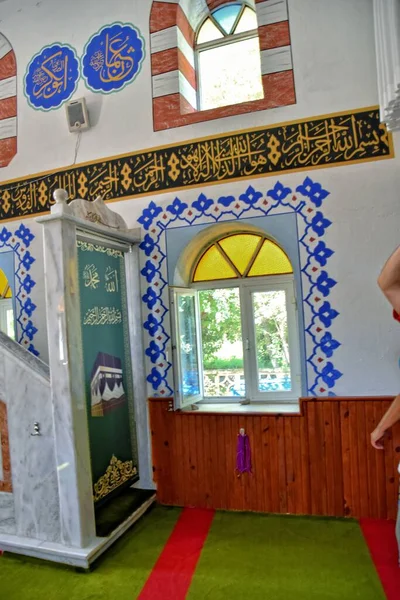 Indah Sederhana Interior Sederhana Dari Sebuah Masjid Desa Turki Kecil — Stok Foto