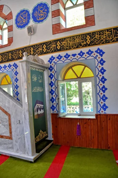 Indah Sederhana Interior Sederhana Dari Sebuah Masjid Desa Turki Kecil — Stok Foto