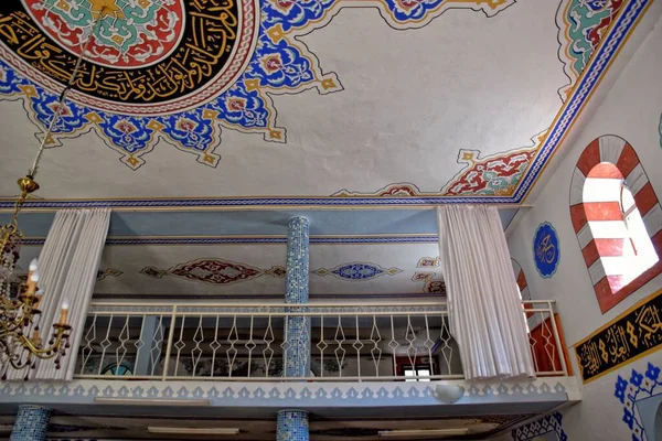 Красивый Скромный Простой Интерьер Небольшой Мечети Турецкой Деревни Одним Шахтером — стоковое фото