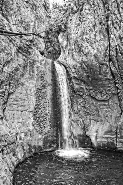 Ett Vackert Naturlandskap Turkiska Bergen Med Ett Intressant Vattenfall Och — Stockfoto