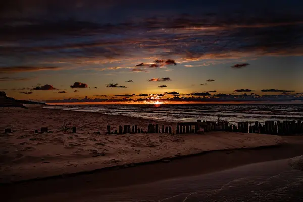 Bellissimo Tramonto Colorato Sul Mar Baltico Polacco Con Nuvole Cielo — Foto Stock