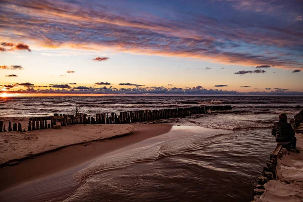 Belo Pôr Sol Colorido Sobre Mar Báltico Polonês Com Nuvens — Fotografia de Stock