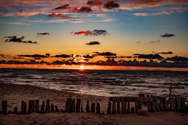 Bellissimo Tramonto Colorato Sul Mar Baltico Polacco Con Nuvole Cielo — Foto Stock