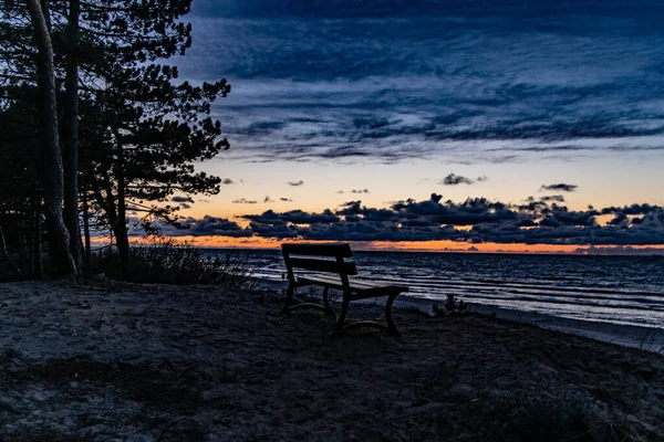 Beautiful Seaside Landscape Sunset Lonely Bench Standing Dune — Stock Photo, Image